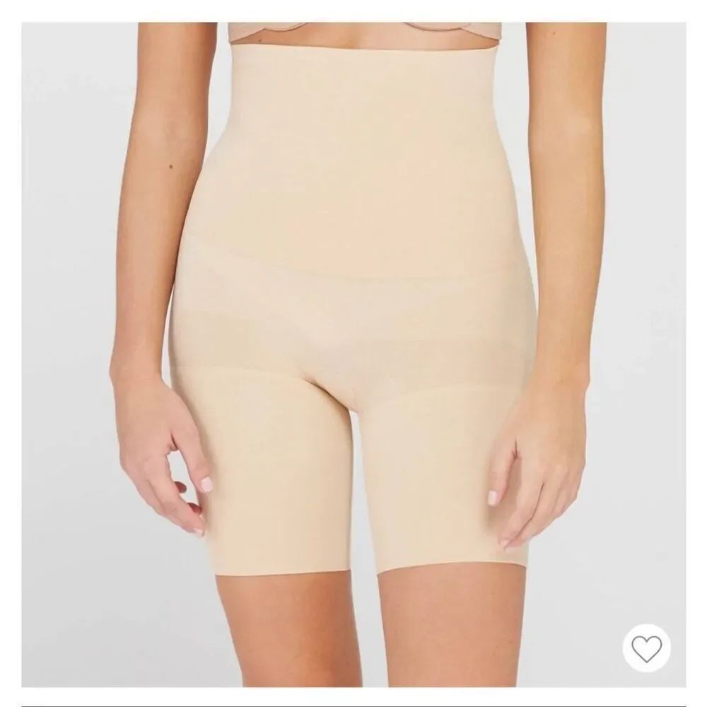 ASSETS by SPANX Women's Remarkable Results High-Waisted Mid-Thigh Shorts - Light